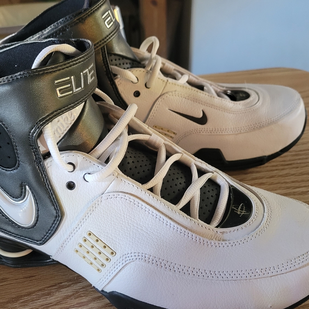 Nike Elite men's shoes size 10.5 US